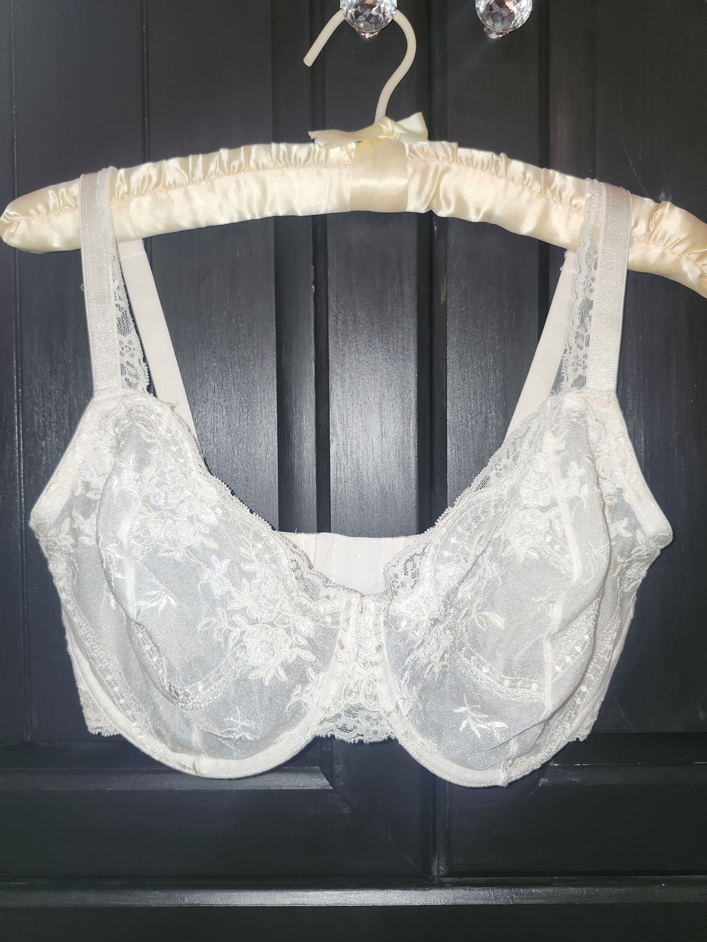 Eileen West Cream Lace Underwire Bra with Floral Embroidery